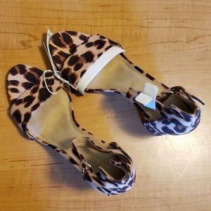 Old Navy leaopard print size 8.5